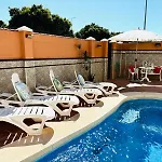 Con Piscina Privada En Primera Linea De Playa トレモリノス