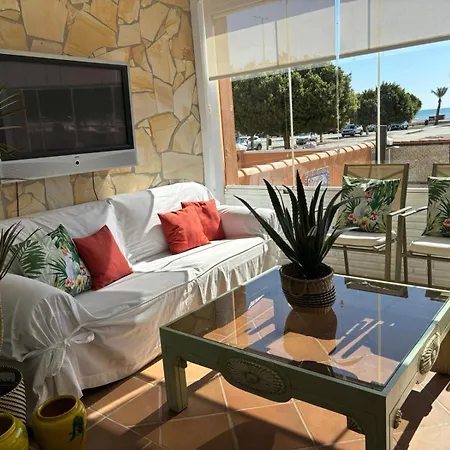 Con Piscina Privada En Primera Linea De Playa Торремолинос