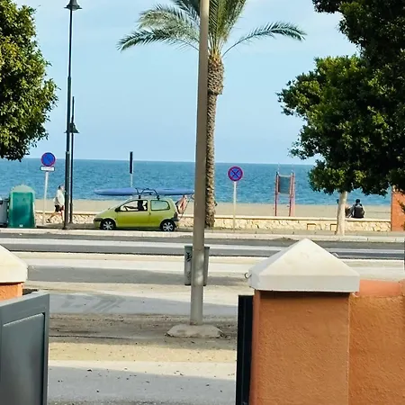 Villa Con Piscina Privada En Primera Línea De Playa