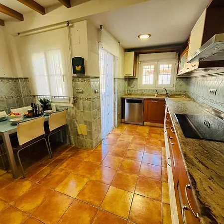 Con Piscina Privada En Primera Línea De Playa Villa