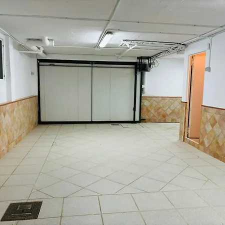 Con Piscina Privada En Primera Linea De Playa Villa Torremolinos