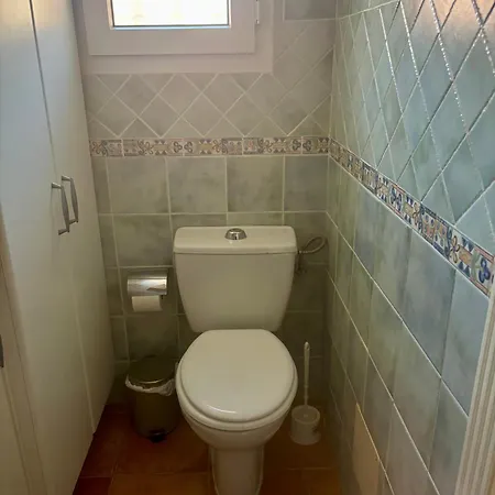 Con Piscina Privada En Primera Linea De Playa トレモリノス