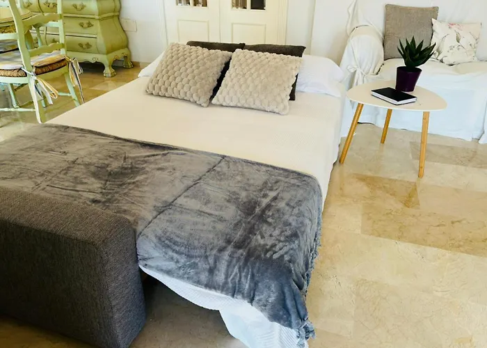 Con Piscina Privada En Primera Linea De Playa Торремолинос