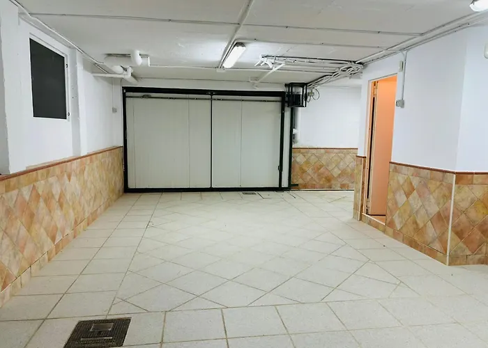 Con Piscina Privada En Primera Linea De Playa Villa Torremolinos