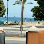 Villa Con Piscina Privada En Primera Linea De Playa