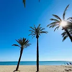 Con Piscina Privada En Primera Linea De Playa Villa Torremolinos