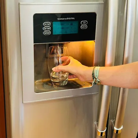 Con Piscina Privada En Primera Linea De Playa فيلة