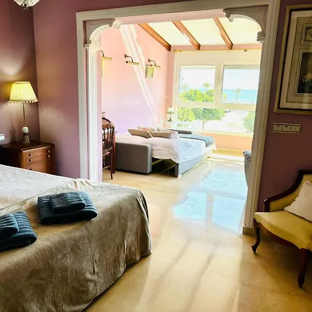 Con Piscina Privada En Primera Linea De Playa Villa