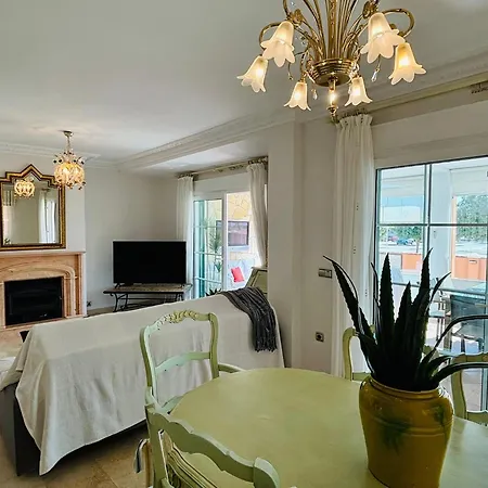 Con Piscina Privada En Primera Linea De Playa فيلة توريمولينوس