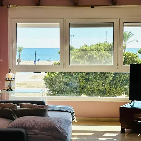 Con Piscina Privada En Primera Linea De Playa فيلة