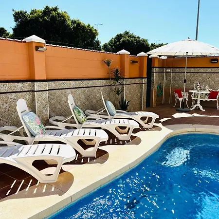 Con Piscina Privada En Primera Linea De Playa 托雷莫利诺斯