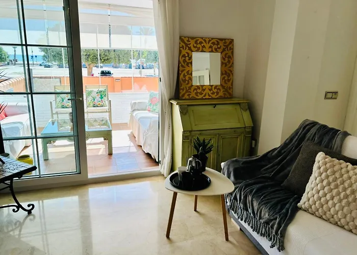 Con Piscina Privada En Primera Línea De Playa Villa Torremolinos