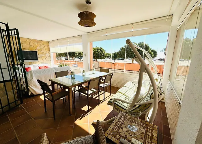 Con Piscina Privada En Primera Linea De Playa Torremolinos