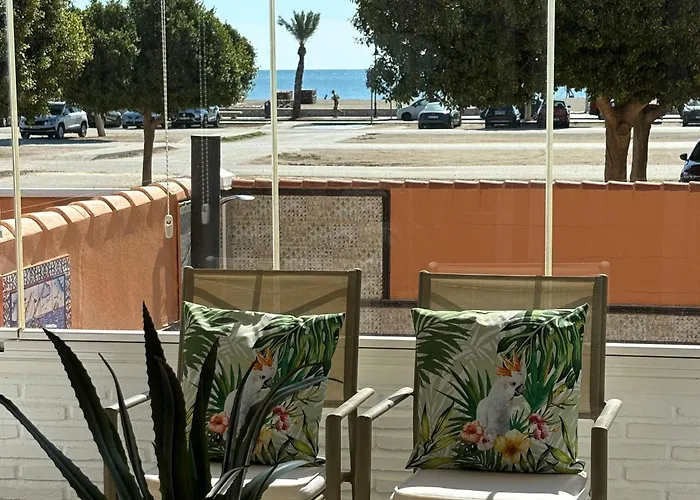 Con Piscina Privada En Primera Linea De Playa *