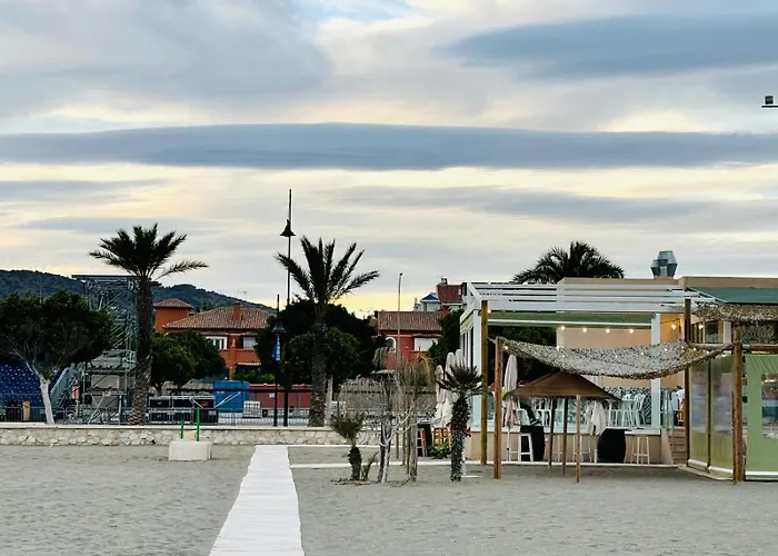 Villa Con Piscina Privada En Primera Línea De Playa *