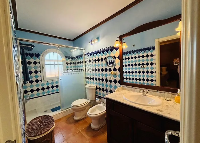 Con Piscina Privada En Primera Línea De Playa Villa Torremolinos