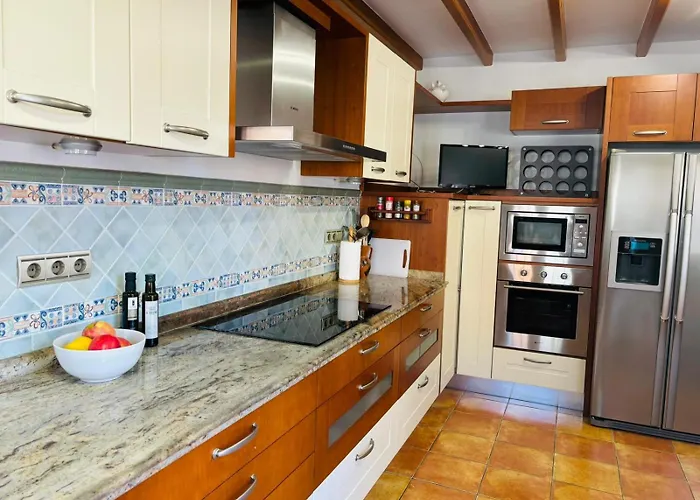 Con Piscina Privada En Primera Línea De Playa Torremolinos