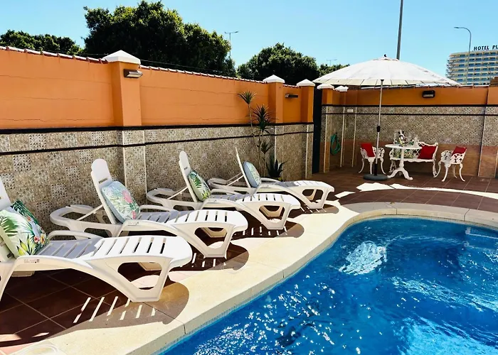 Con Piscina Privada En Primera Línea De Playa Torremolinos