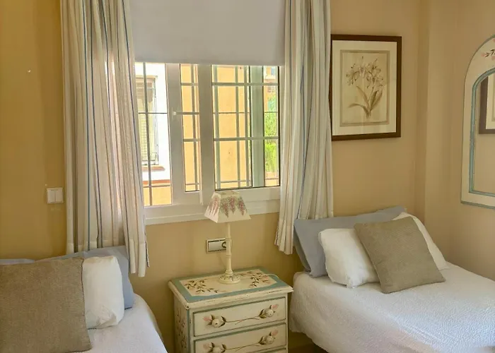 Con Piscina Privada En Primera Linea De Playa Villa Torremolinos