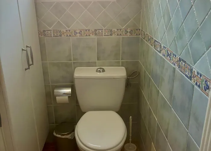 Con Piscina Privada En Primera Linea De Playa Torremolinos