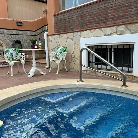 Con Piscina Privada En Primera Linea De Playa