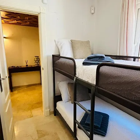 Villa Con Piscina Privada En Primera Linea De Playa Torremolinos