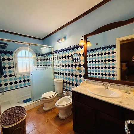 Con Piscina Privada En Primera Linea De Playa Villa Torremolinos