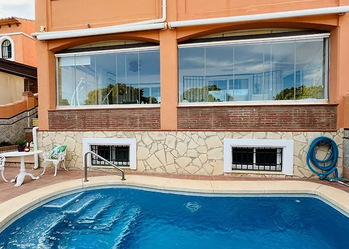 Vila Con Piscina Privada En Primera Linea De Playa Torremolinos