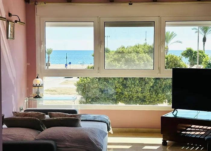 Con Piscina Privada En Primera Linea De Playa Vila